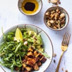 Gebakken tempeh met avocado