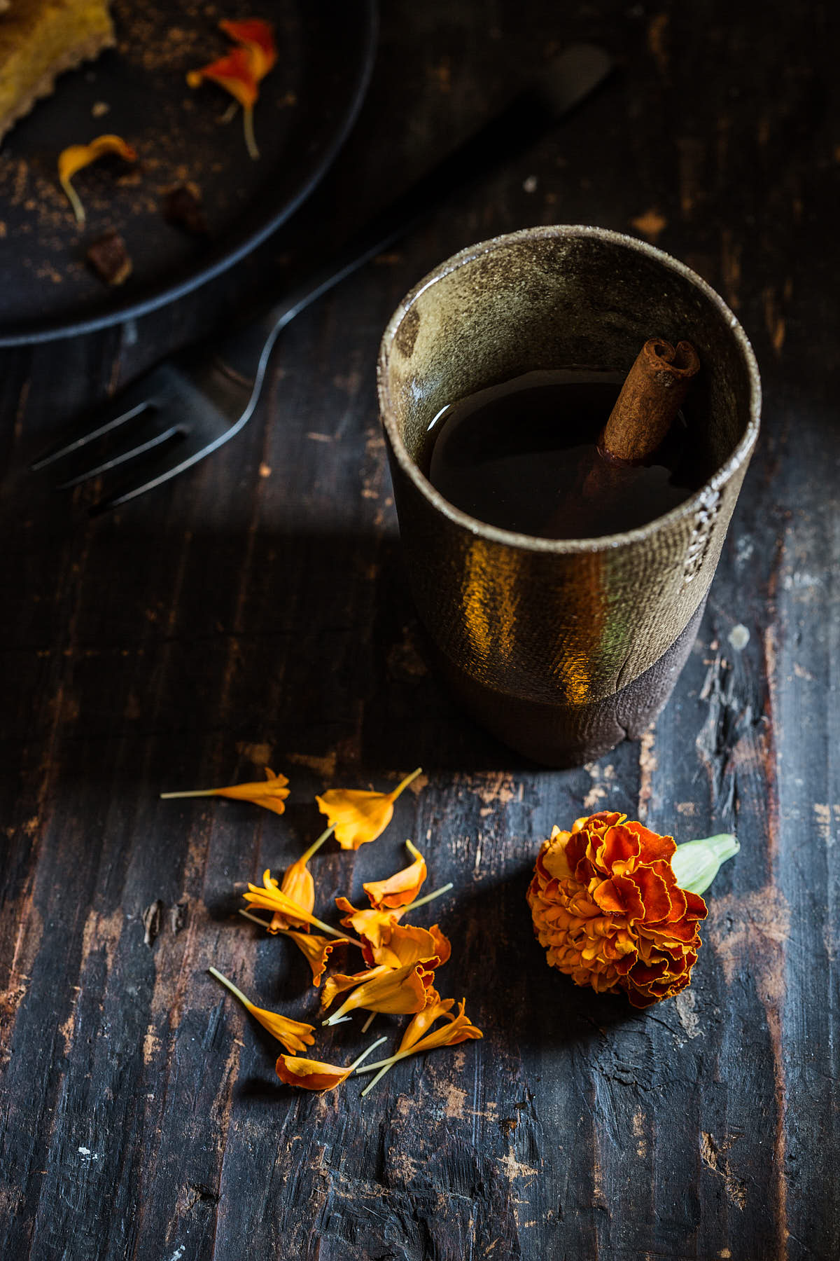 Pompoentaart met kopje thee