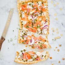 Plaattaart met zalm en roomkaas