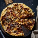 Hartige taart met roquefort en peer