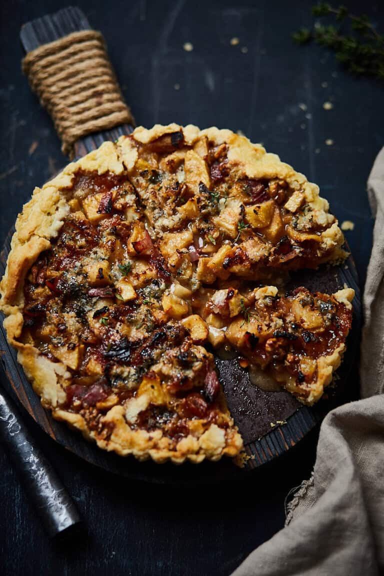 Hartige taart met roquefort en peer