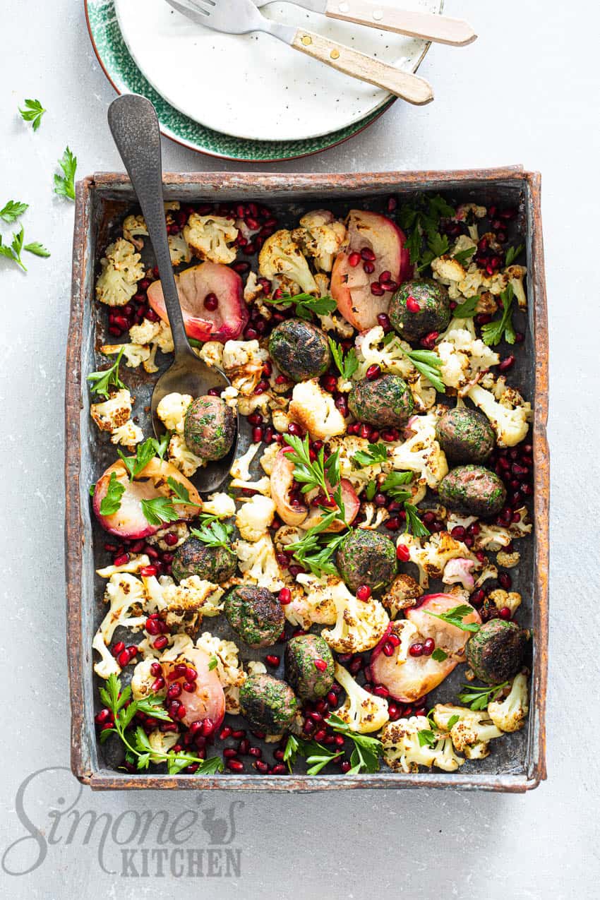 Traybake met bloemkool en gehaktballetjes