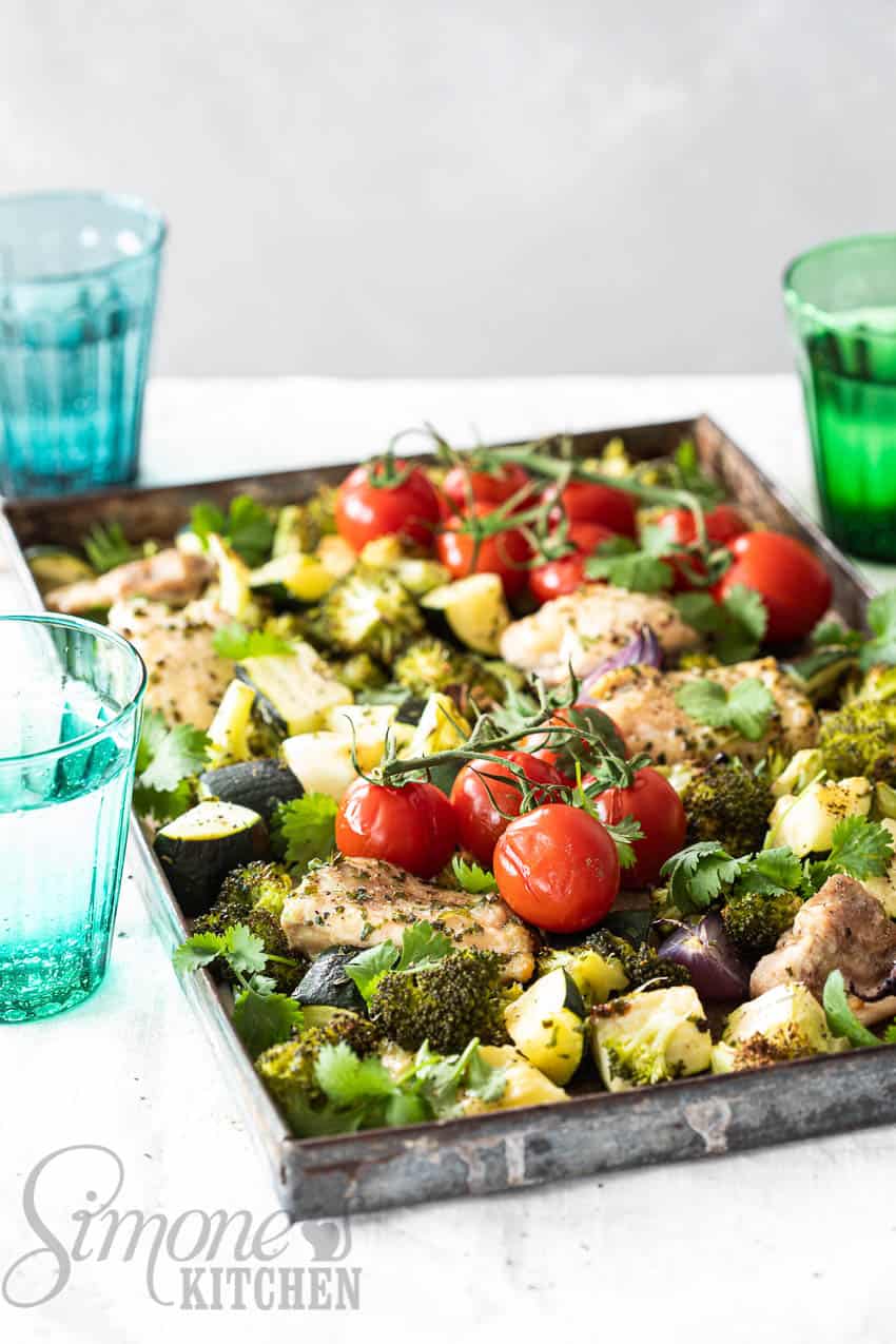Pittige kip met courgette, ui en broccoli