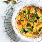 Quiche met broccoli en tomaat