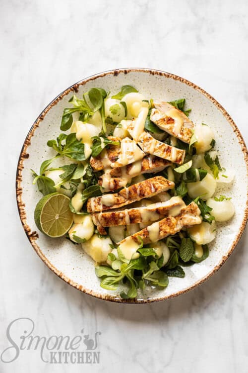 meloensalade met geroosterde kip