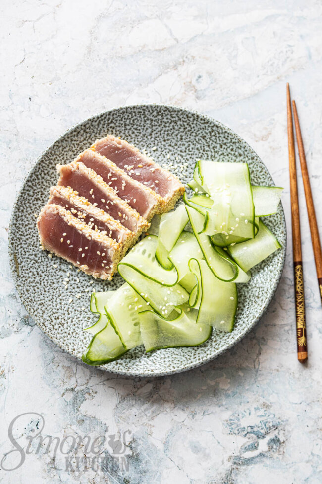 Gebakken tonijn met komkommersalade
