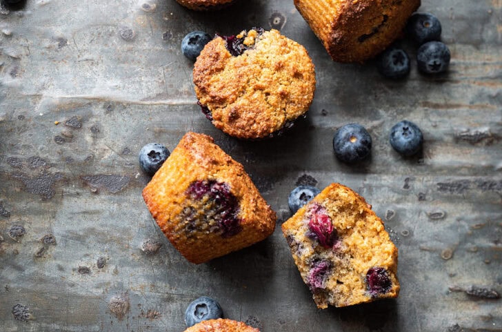 Keto muffins met blauwe bessen