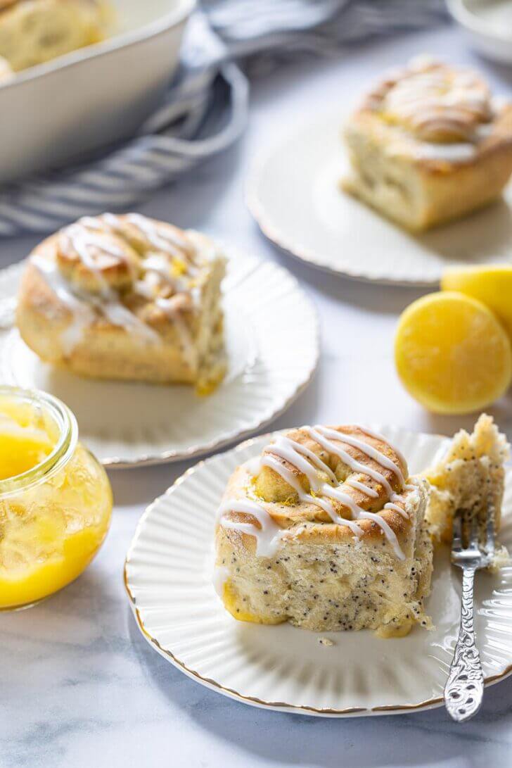lemon curd buns met maanzaad