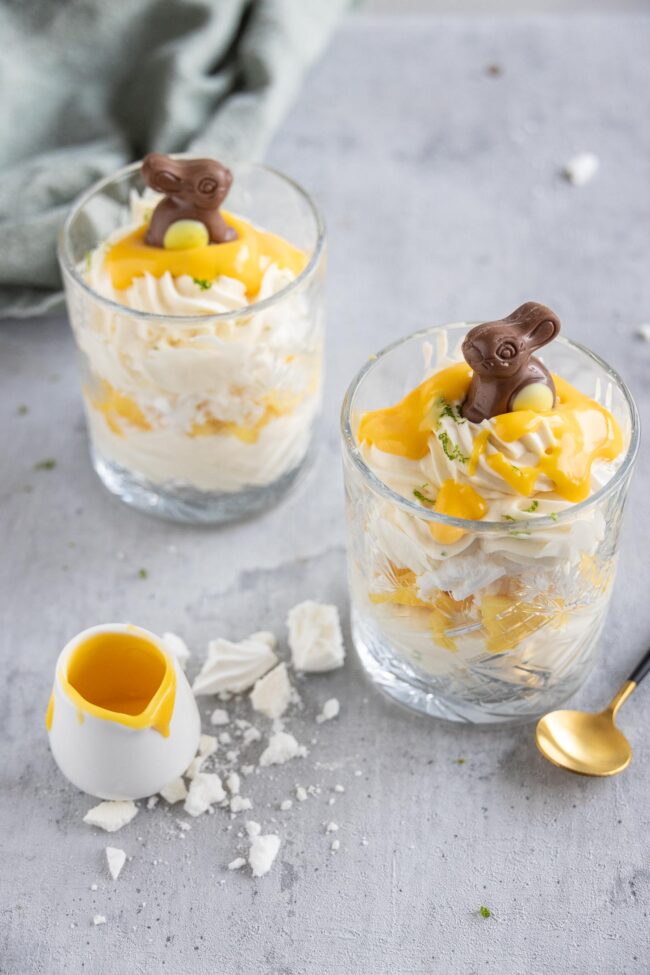 Eton mess met advocaat en lemon curd in een glaasje