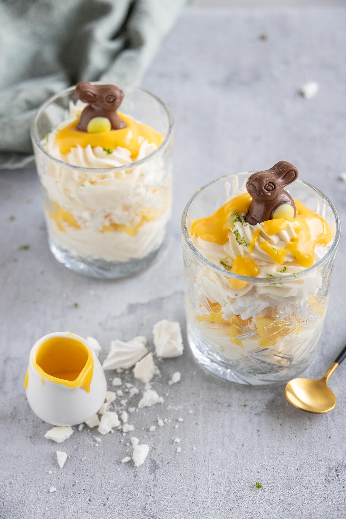 Eton mess met advocaat en lemon curd in een glaasje