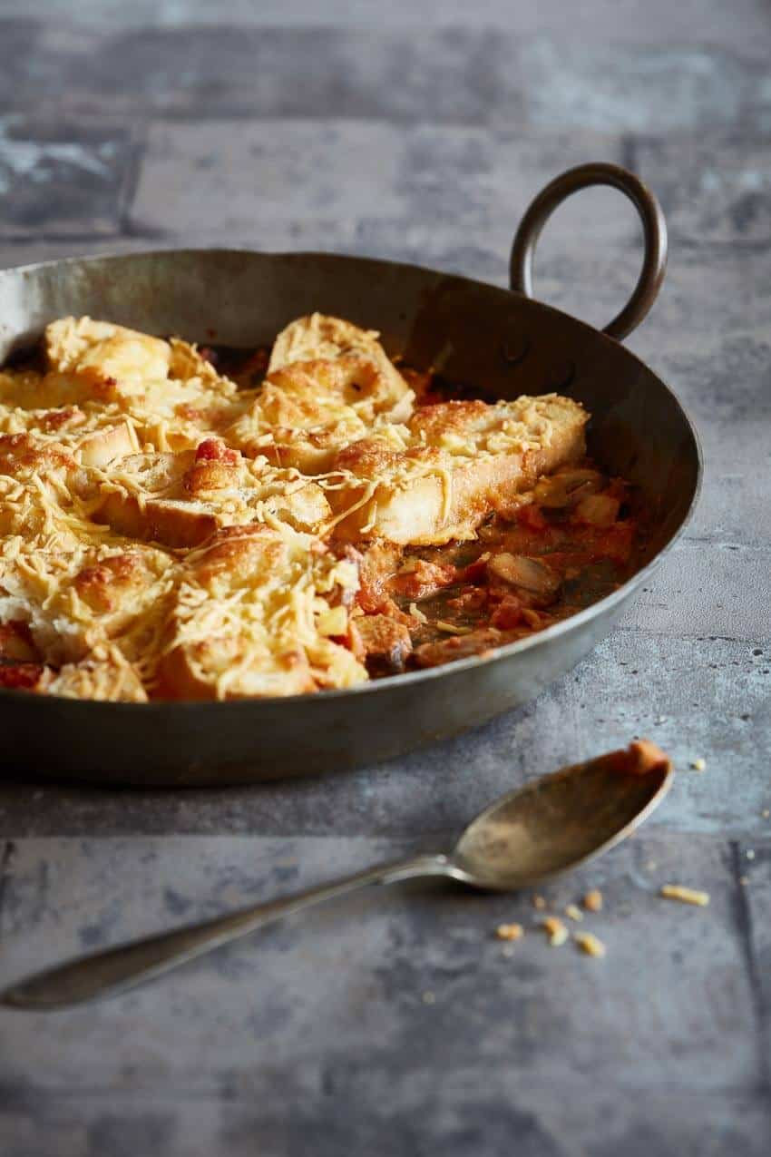 Broodschotel met mozzarella