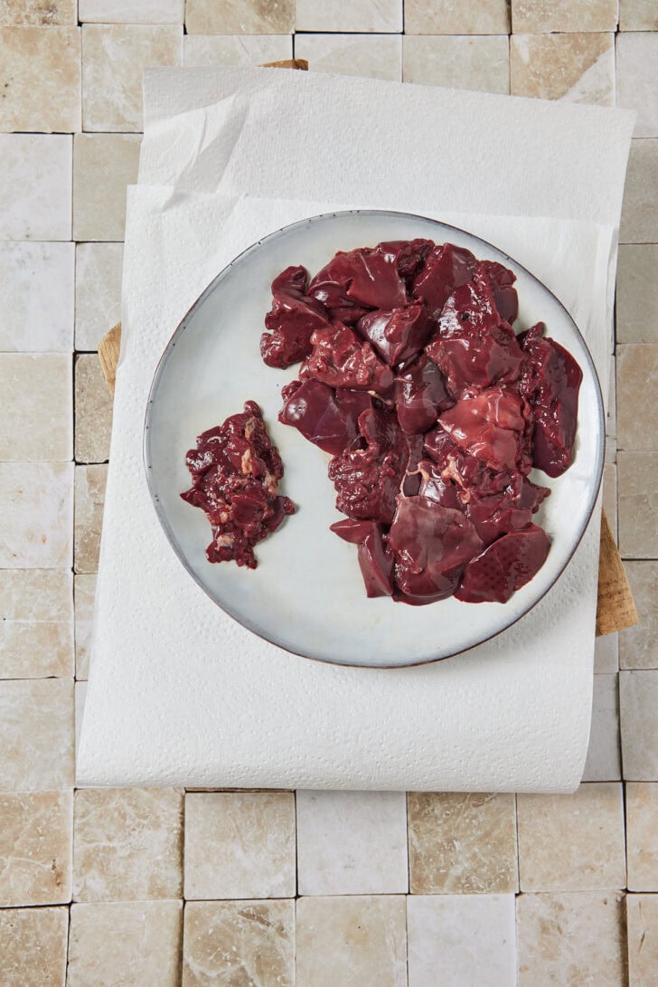 Maak de kippenlever schoon