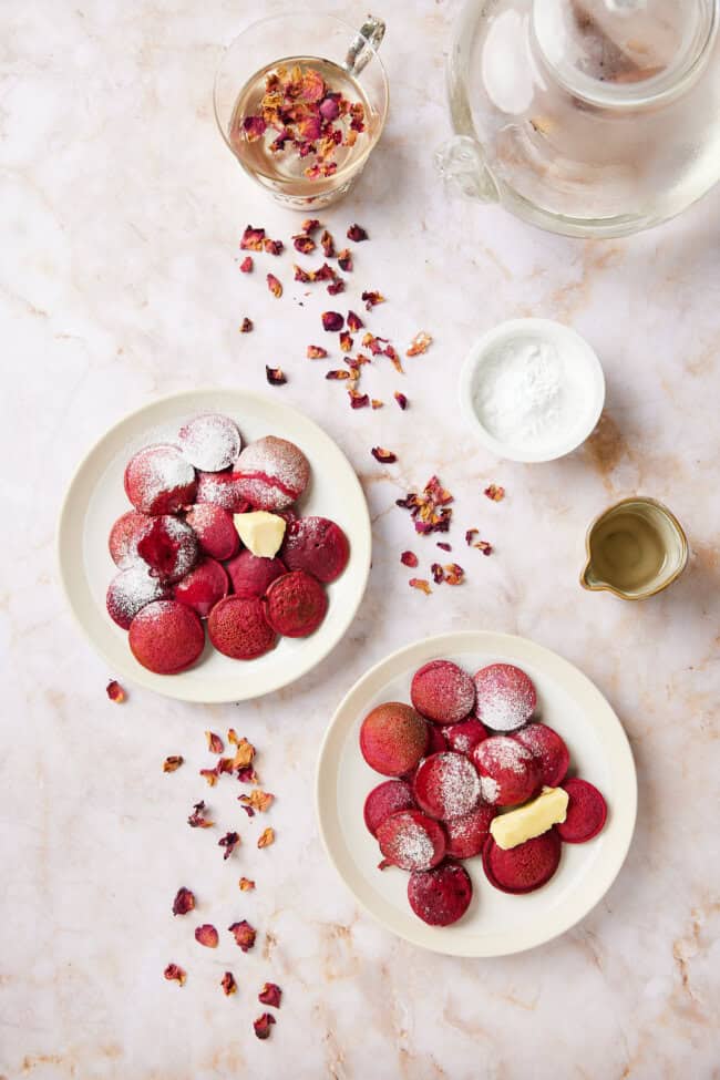 Poffertjes met biet en rozenwater