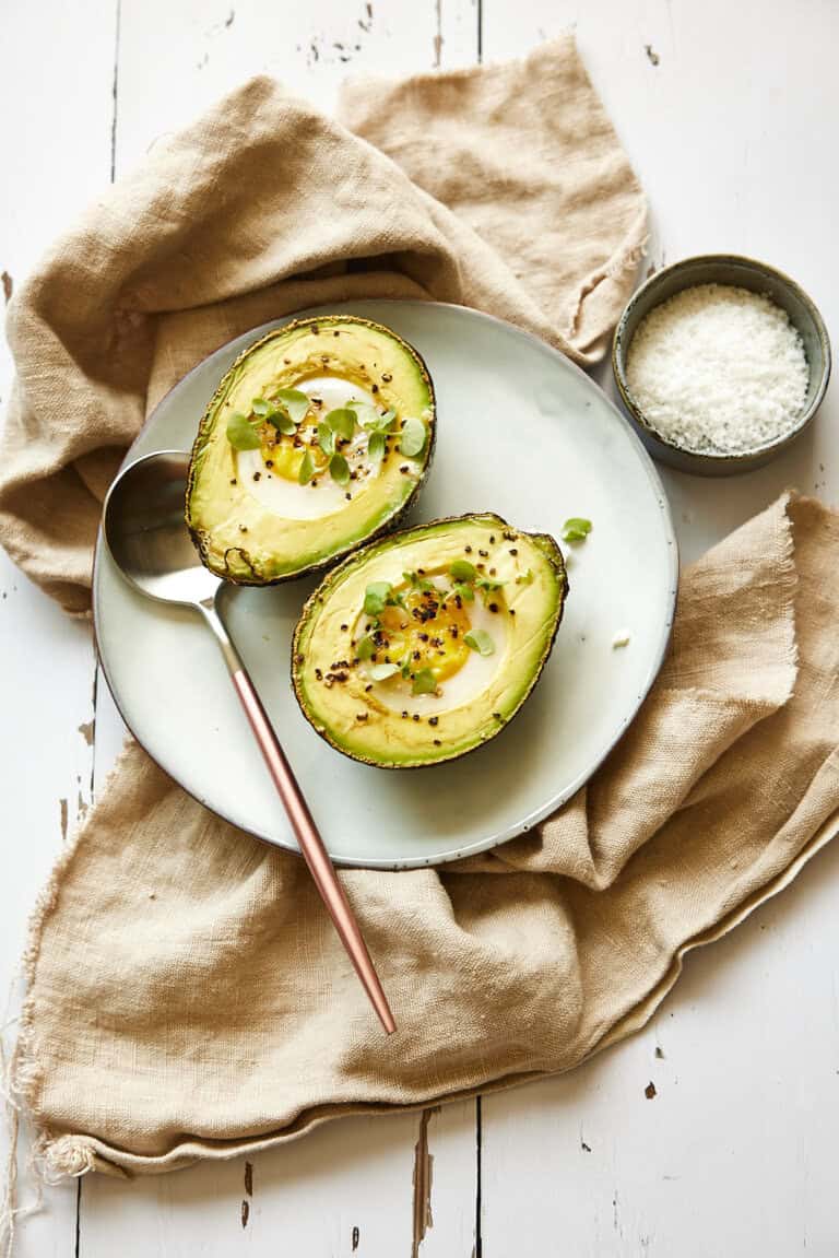 Gebakken avocado met ei