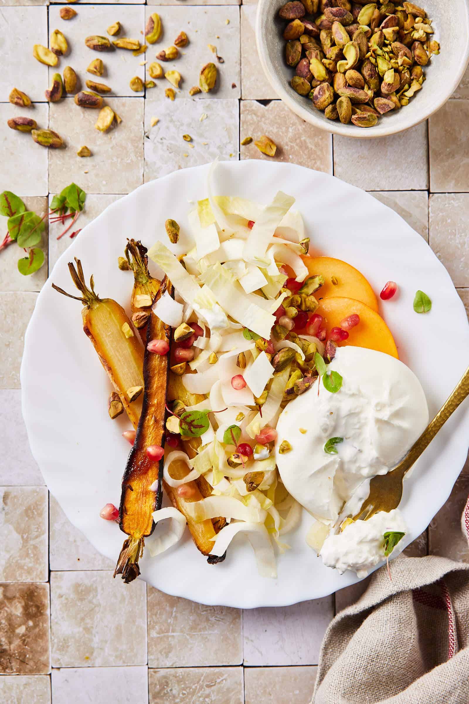 Witlof met geroosterde wortel en burrata