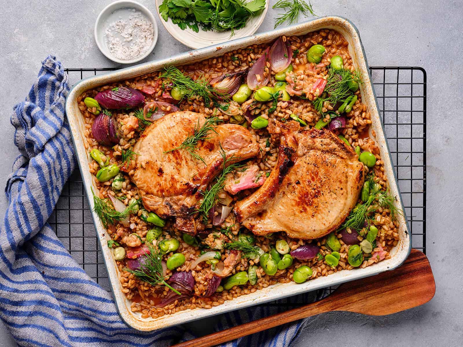 Karbonades met spelt en rabarber