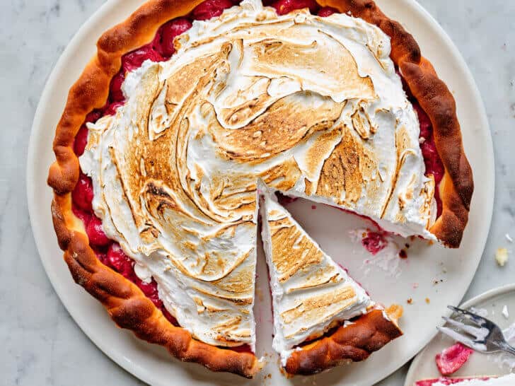 Kruisbessenvlaai met volledige meringue topping