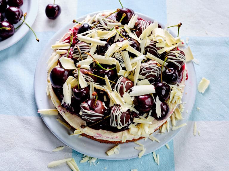 monchoutaart met kersen