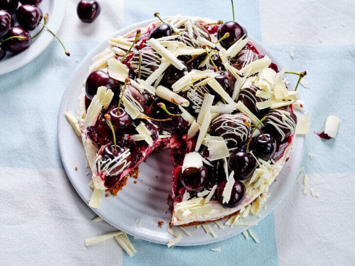 Monchoutaart met kersen