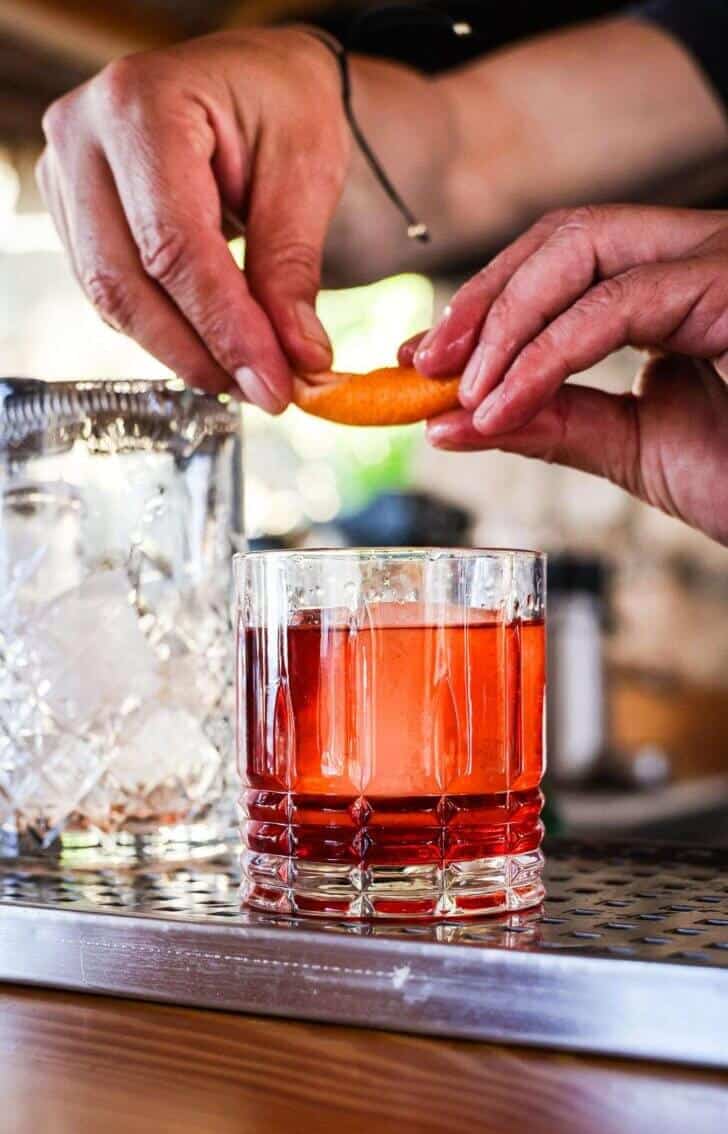 Cocktails bij de Island bar