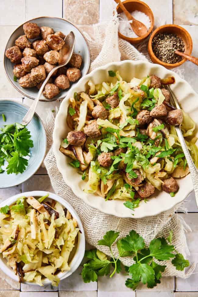 gebakken spitskool met gehaktballetjes