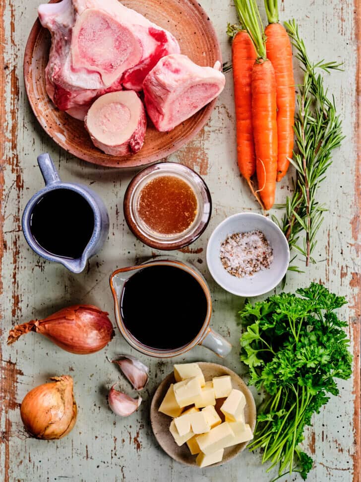 Ingredienten voor de rode wijnsaus