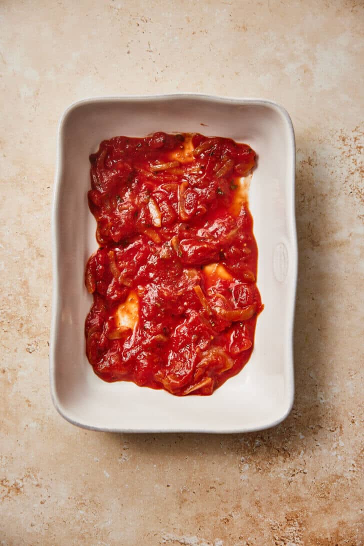 Maken van de lagen voor de aubergine parmigiana