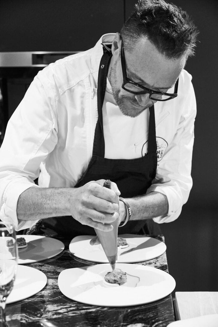 Filip maakt het gerecht op