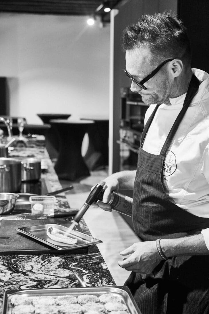 Filip bereidt de vis