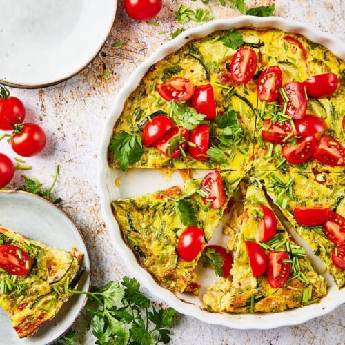 Courgettequiche met tomaatjes en verse kruiden