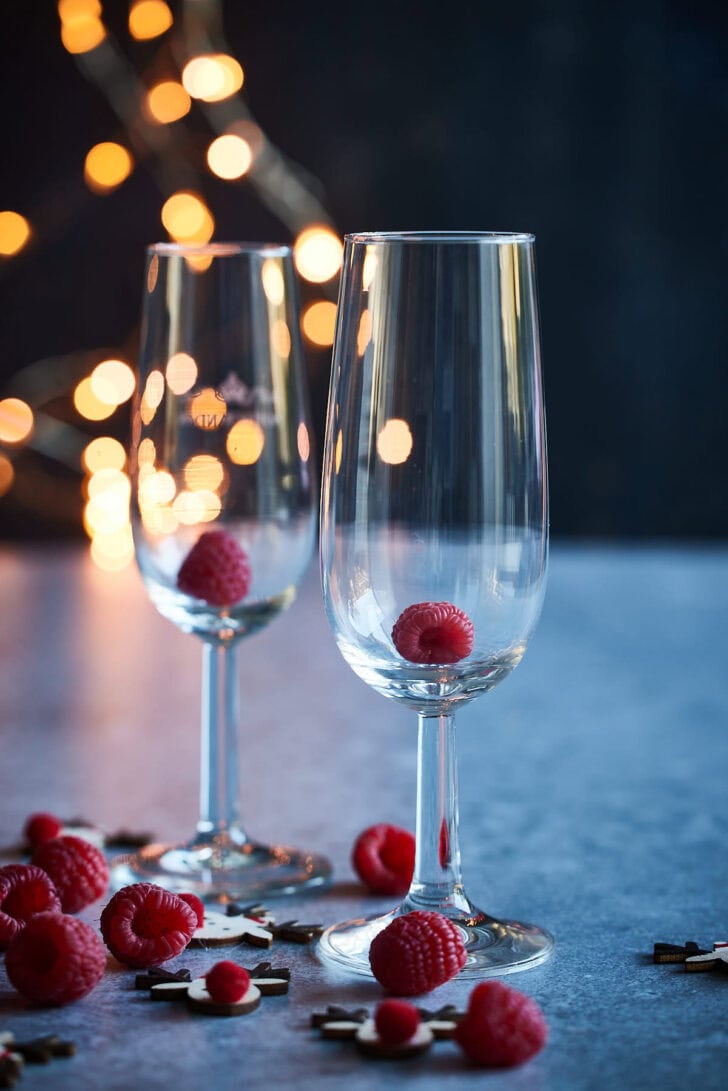 Doe een framboos onderin het glas