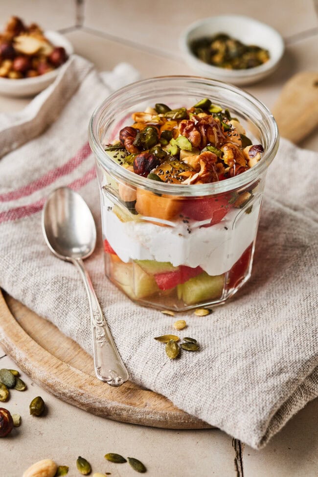 Snel ontbijt met meloen en kokosyoghurt