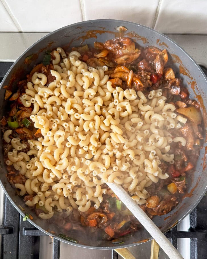 Voeg macaroni toe