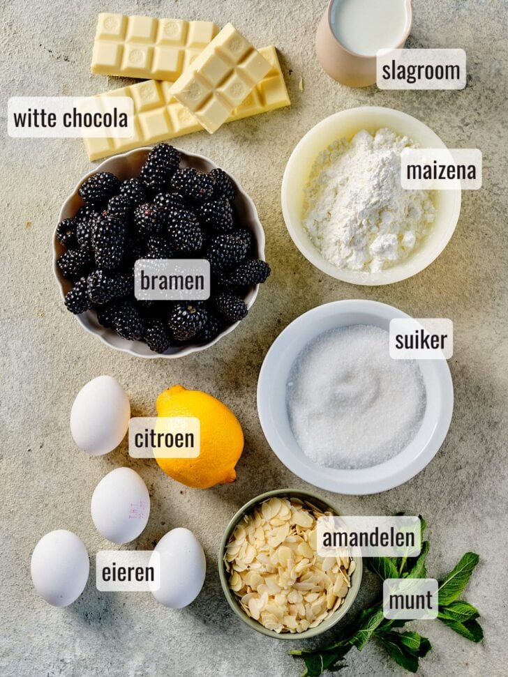 Ingredienten voor bramen meringue rol