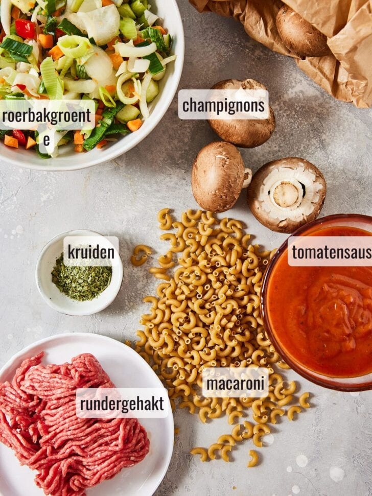 Ingredienten macaroni met gehakt