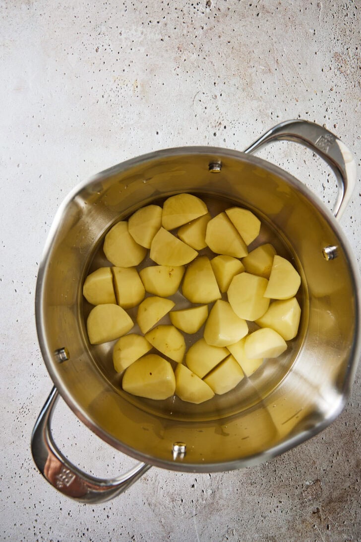 Snij de aardappels kleiner