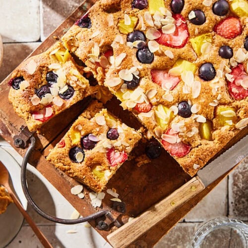 Plaattaart met zomerfruit
